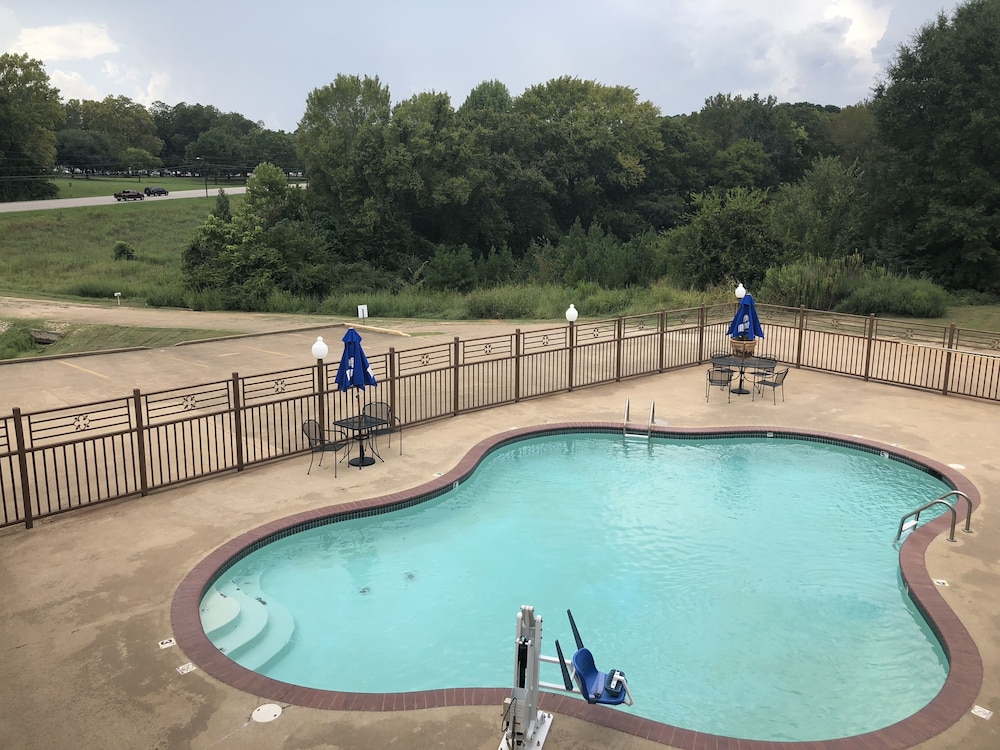 Weston Inn & Suites - photo 34