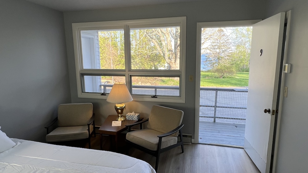 The High Tide Inn - photo 22