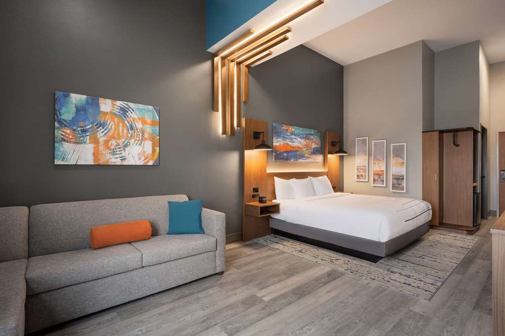 La Quinta Inn & Suites by Wyndham Del Rio - photo 44