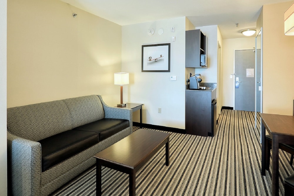 Holiday Inn Express Hotel & Suites Batavia Darien Lake by IHG - photo 6