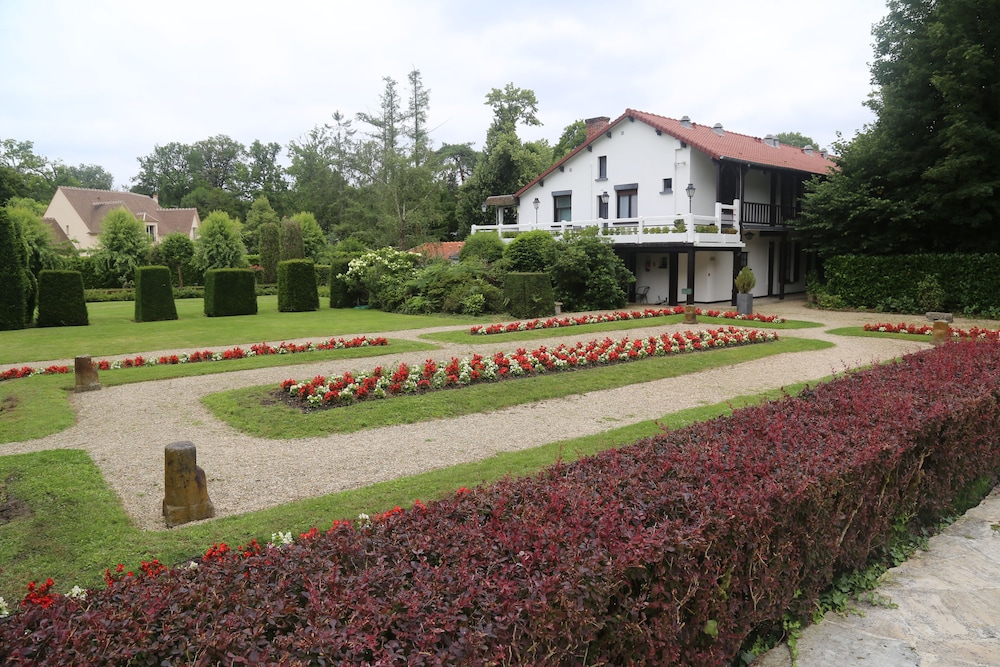 Hôtellerie du Bas Bréau — hotel in Barbizon
