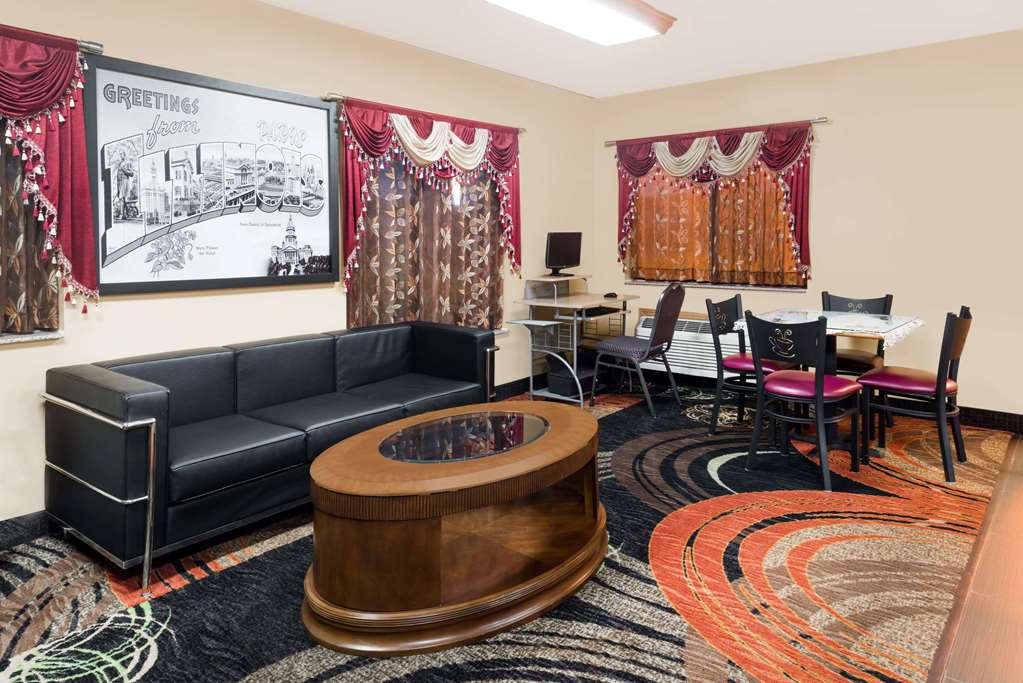 Super 8 by Wyndham Paris IL - photo 3