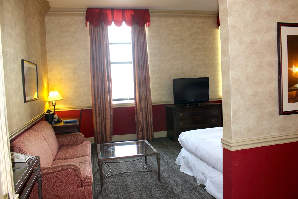 Roberts Riverwalk Urban Resort Hotel - photo 22