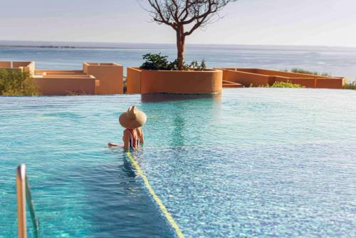 Casa Monmar with Golf Cart Housekeeping and Beach Club Access — 4-Star Luxury Hotel in La Paz, Mexico