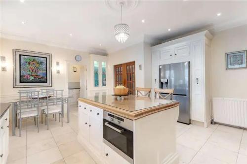 Superb 5 bedroom Villa 16 mins from City Centre — 4-Star Luxury Hotel in Musselburgh, United Kingdom