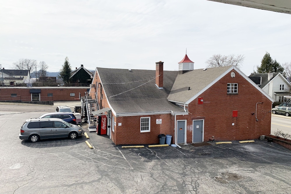 Four Keys Inn - photo 23
