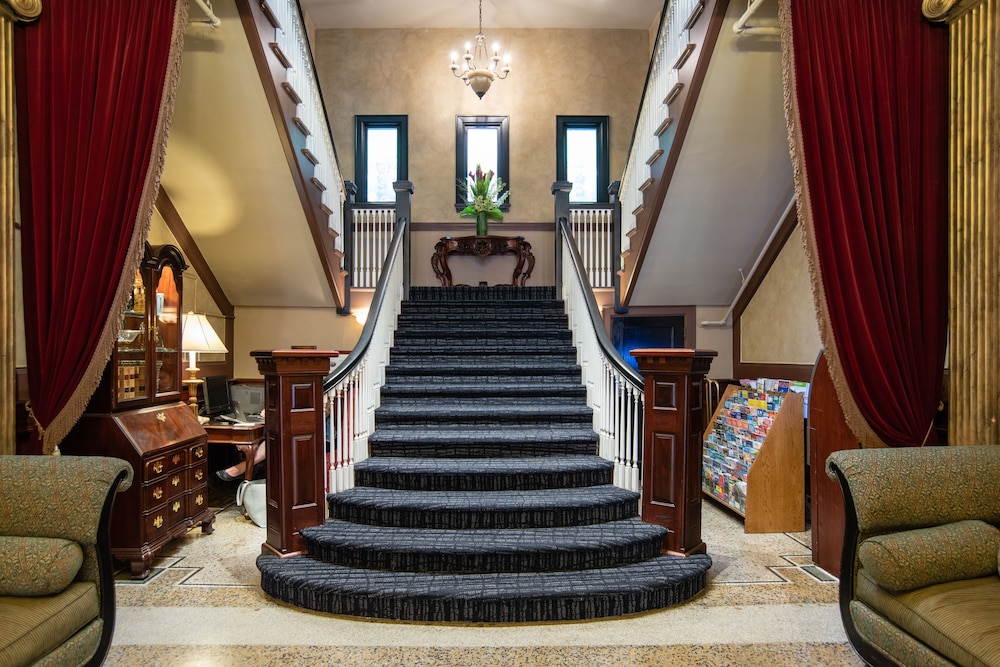 MarQueen Hotel - photo 4