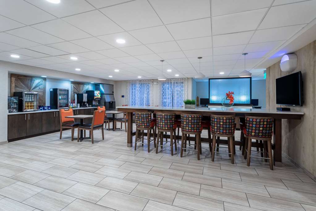 Days Inn & Suites by Wyndham Denver International Airport - photo 37