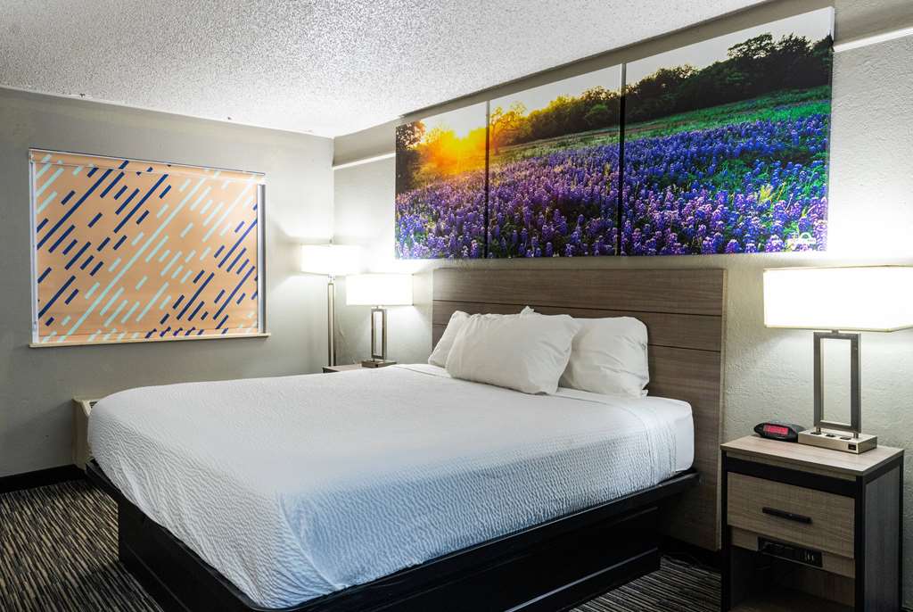 Days Inn by Wyndham Central San Antonio NW Medical Center - photo 13