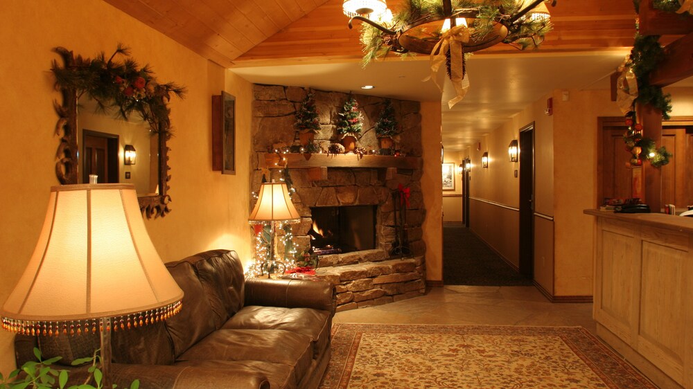 Alpine Village Suites - photo 2