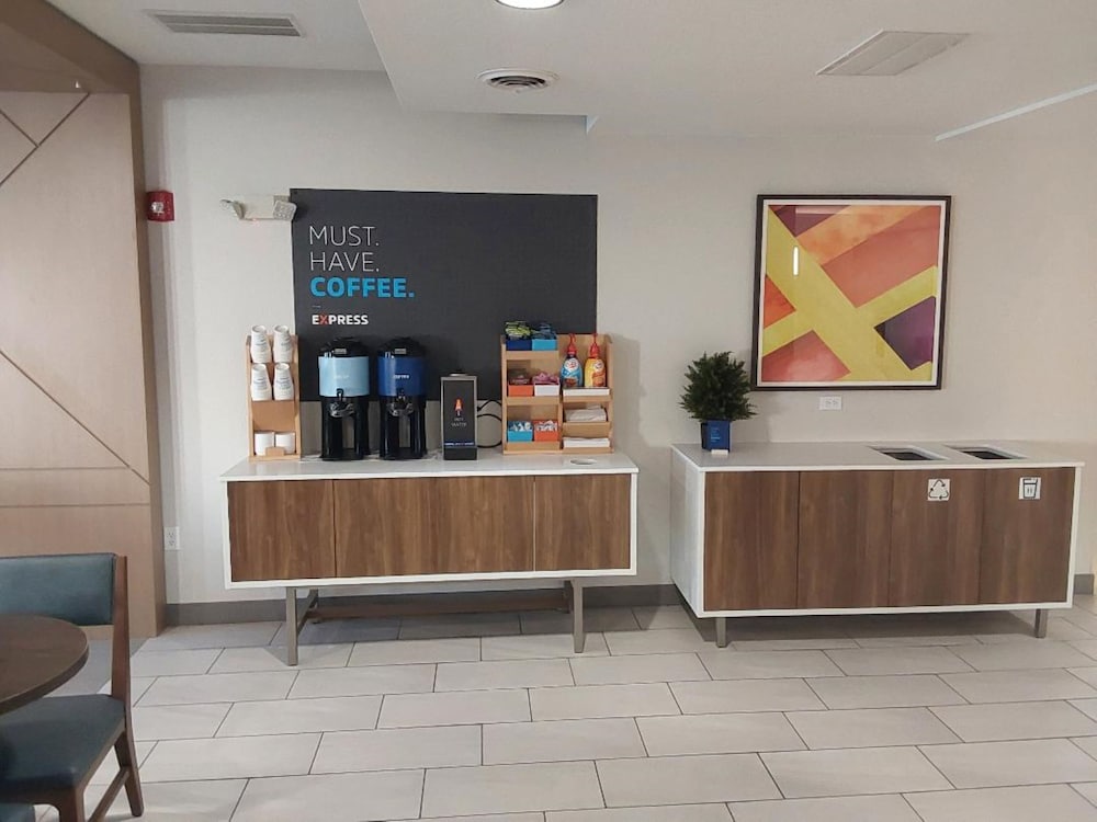 Holiday Inn Express & Suites Antigo by IHG - photo 42