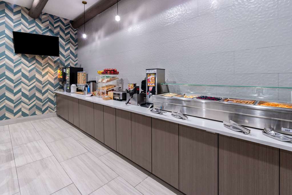 La Quinta Inn & Suites by Wyndham Santa Rosa - photo 26