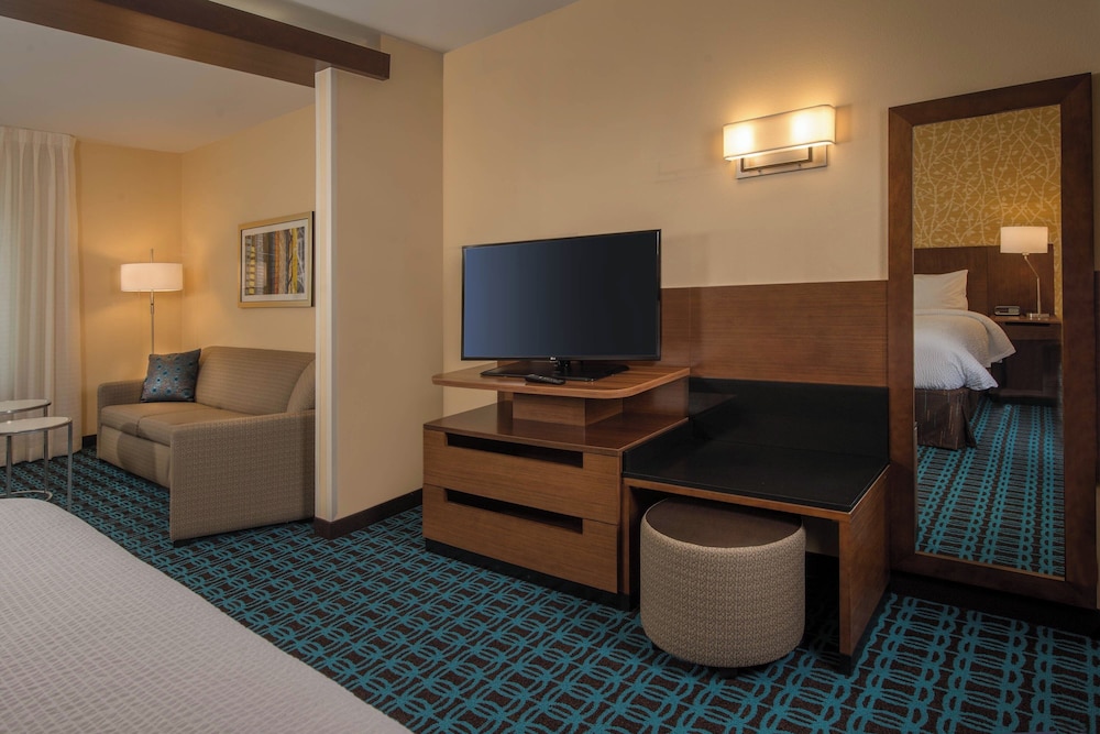 Fairfield Inn and Suites by Marriott Washington - photo 4