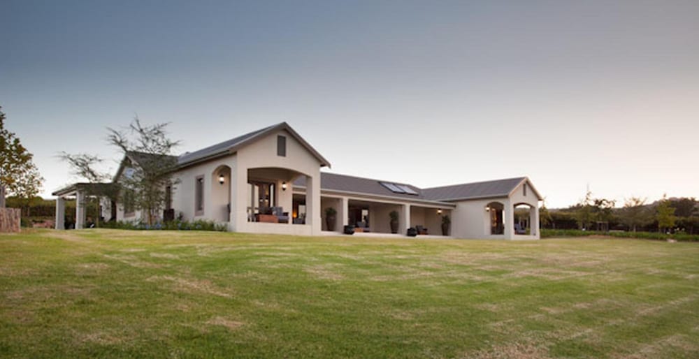 Under Oaks Guesthouse — 4-Star Luxury Hotel in Paarl, South Africa