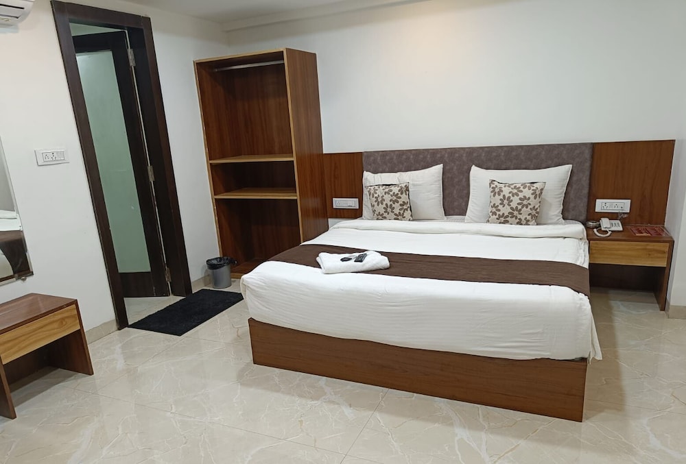 Hotel Million Star - last minute hotel in Indore