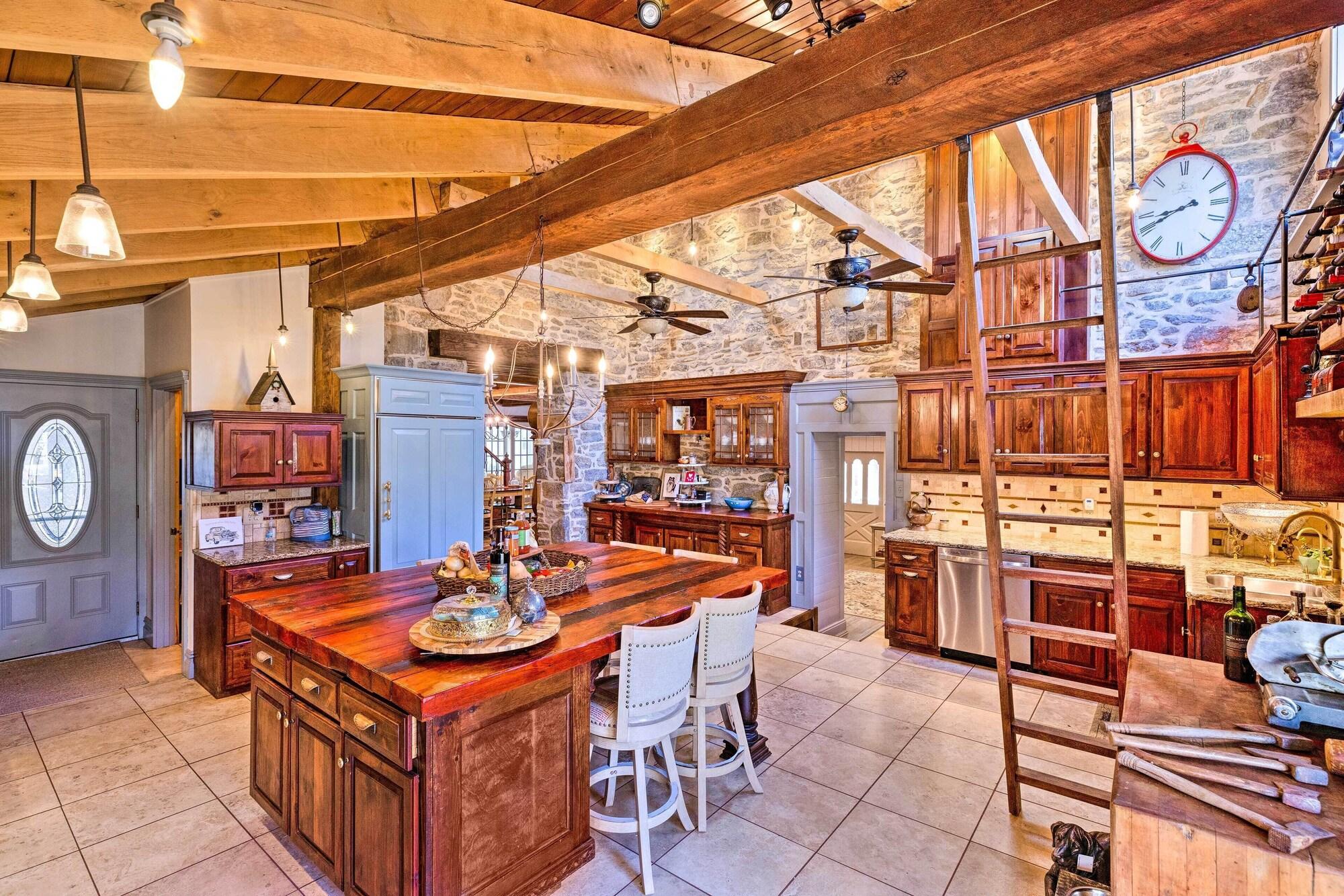 7 acre Stone Manor w Pool Hot Tub Built in 1787 in Phillipsburg, United States