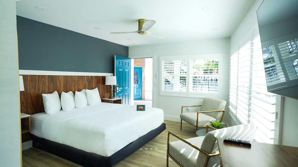 Ivory Sands Beach Suites - photo 22