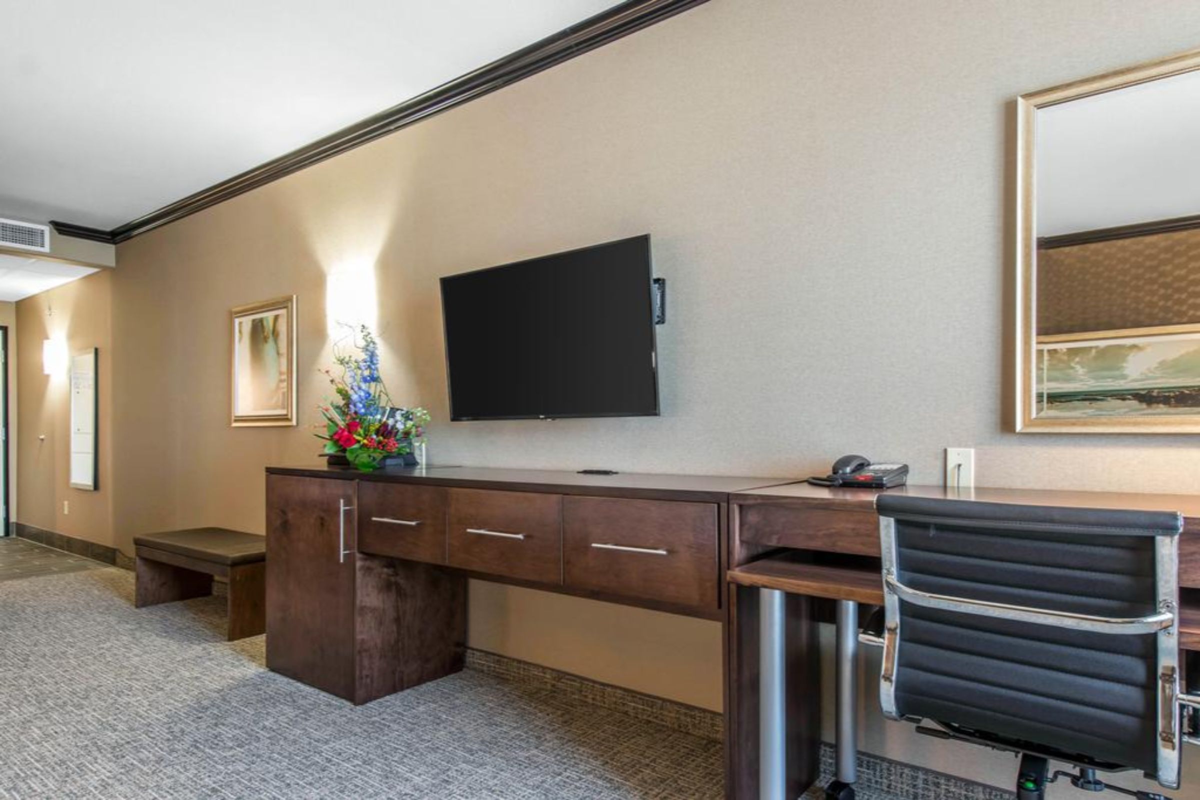 The Heritage Inn & Suites An Ascend Hotel Collection Member