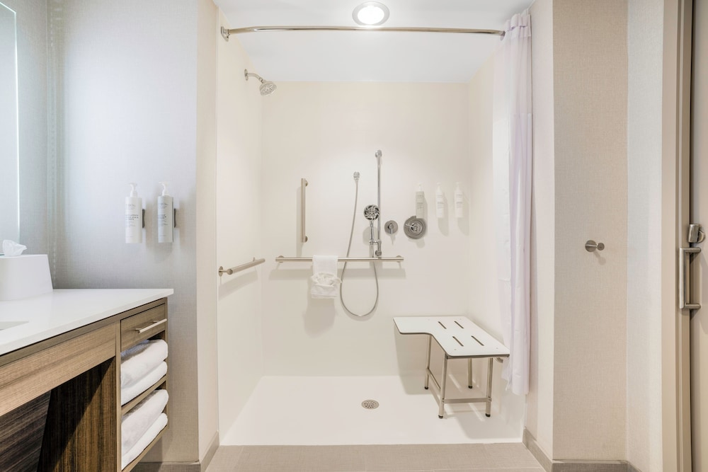 Home2 Suites by Hilton Madison East - photo 18