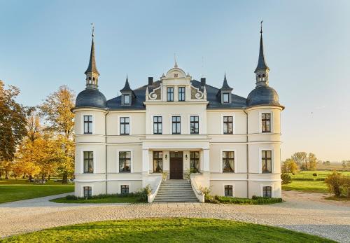 Pałac w Orli pokoje restauracja — 4-Star Luxury Hotel in Kozmin Wielkopolski, Poland