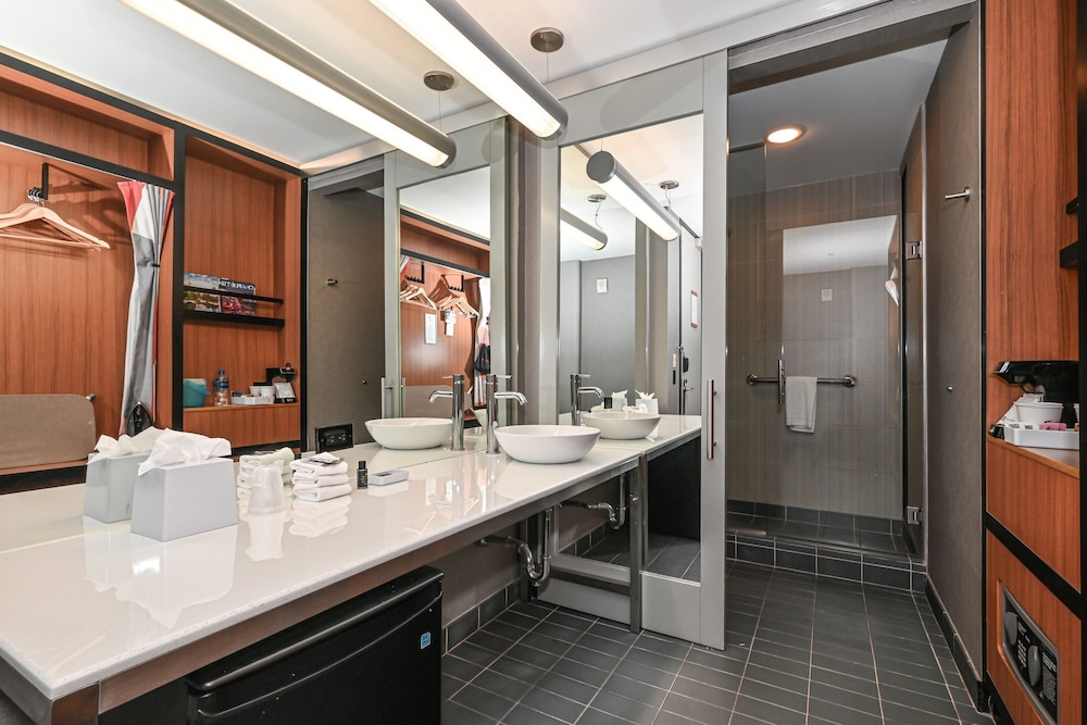 Aloft Charlotte City Center - photo 10