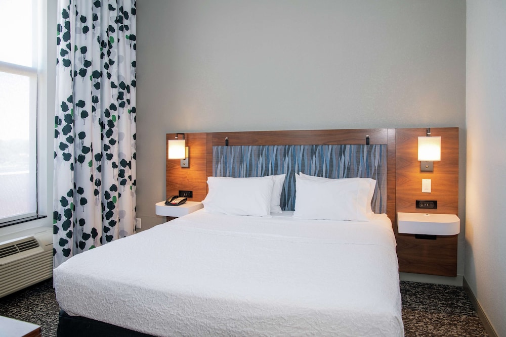 Hampton Inn & Suites Los Angeles Sherman Oaks - photo 29