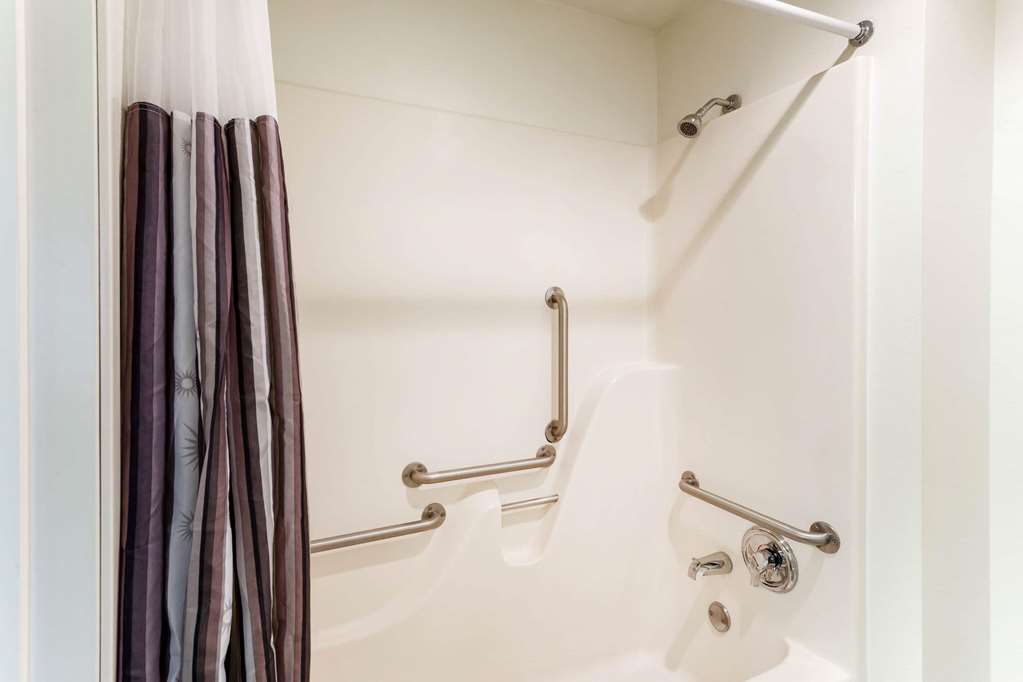 La Quinta Inn by Wyndham Chicago Willowbrook - photo 8