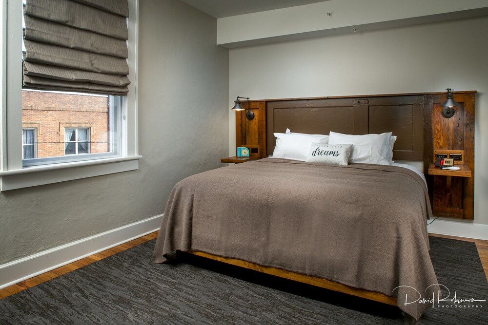 Western Front Hotel - carbon neutral hotel in Saint Paul