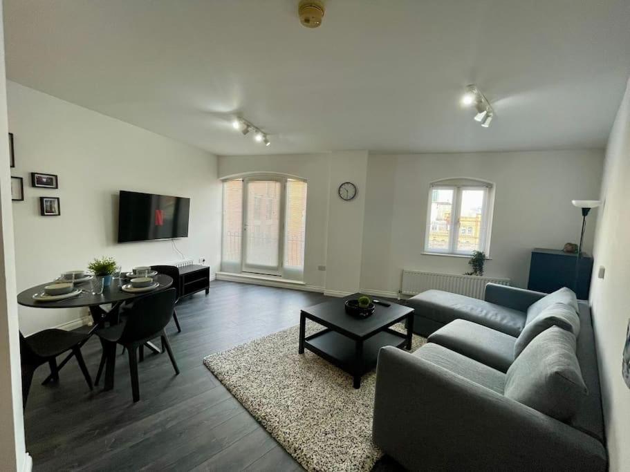 Stylish City Apt Belfast Cathedral Qtr — 4-Star Luxury Hotel in Belfast, United Kingdom