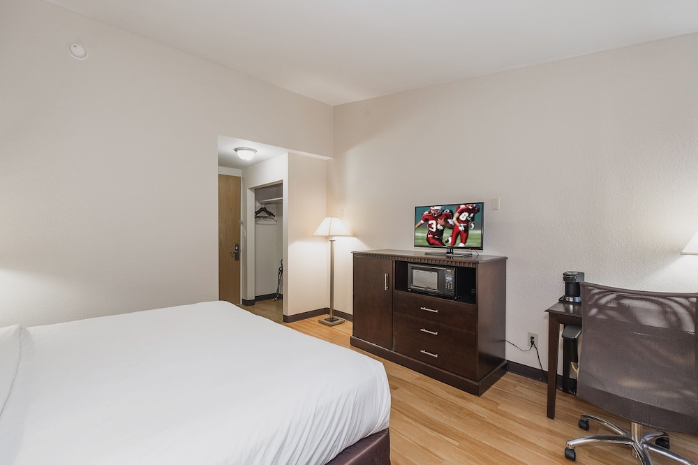 Red Roof Inn & Suites Mt Holly McGuire AFB - photo 11