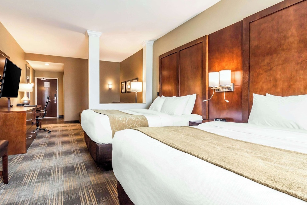 Comfort Suites University - carbon neutral hotel in Brookings