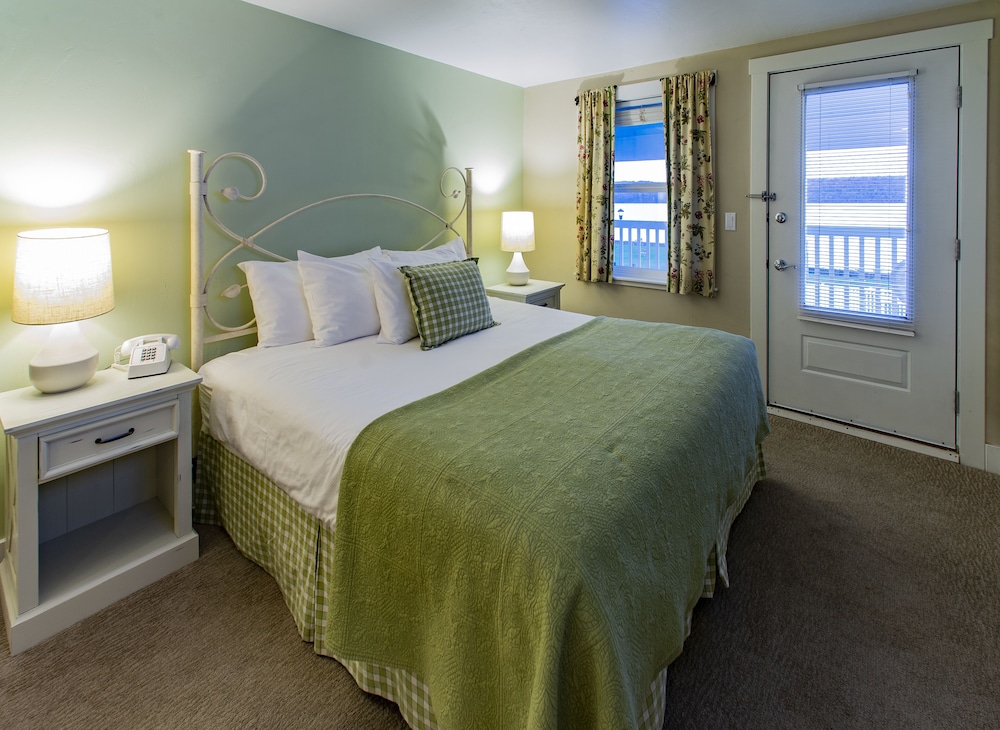 Edgewater Resort - photo 28