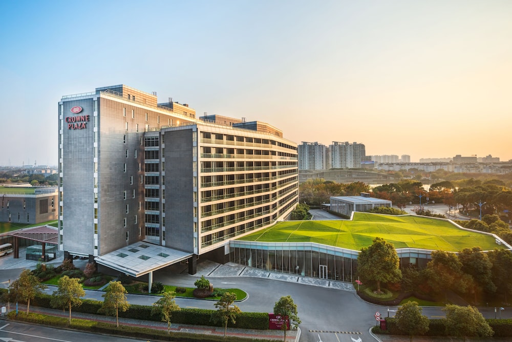 Crowne Plaza Shanghai Xiayang Lake by IHG — 4-Star Luxury Hotel in Shanghai, People's Republic of China