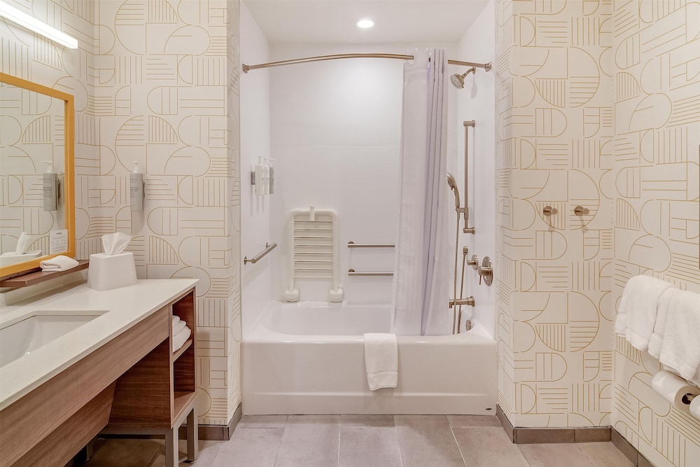 Home2 Suites by Hilton Crestview I 10 - photo 15