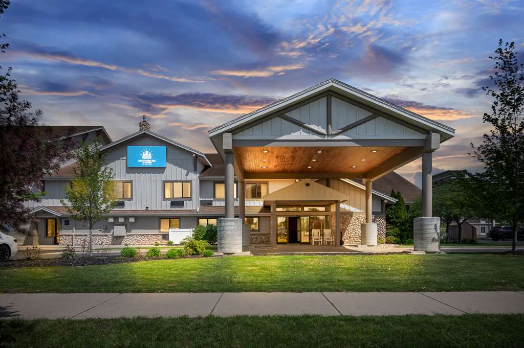 White Pine Inn & Suites - photo 6