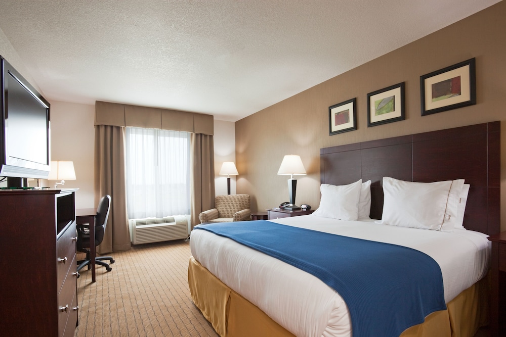 Holiday Inn Express & Suites Antigo by IHG - photo 10