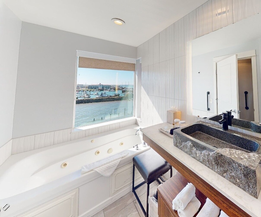 Cannery Pier Hotel & Spa - photo 40