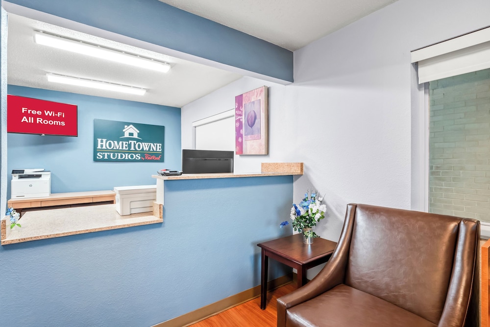 HomeTowne Studios by Red Roof Detroit Livonia - photo 3