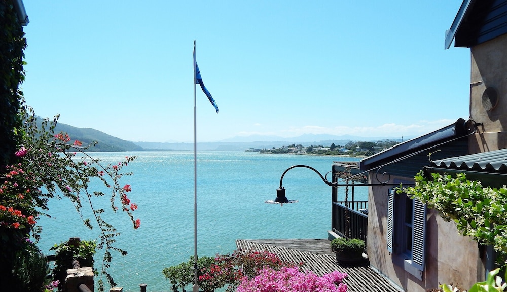 TwoAngels in Knysna, South Africa