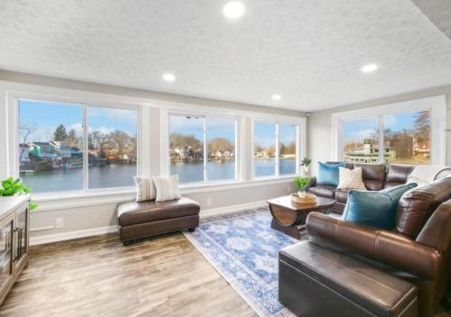 Lakefront Retreat On Portage Lakes W Game Room — Akron