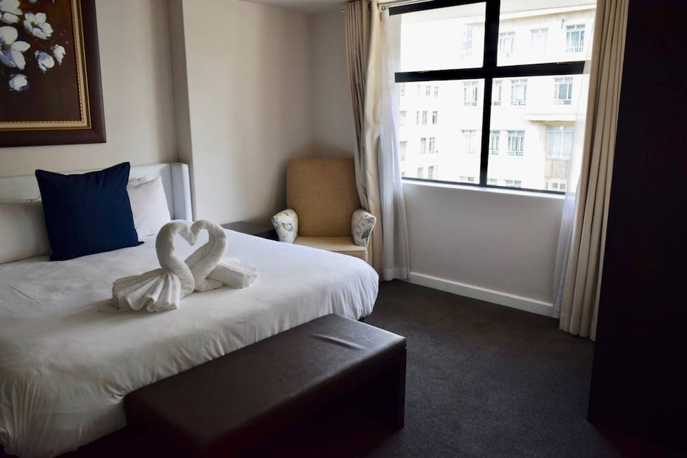 Bijoux Apartment With Rooftop Pool in Cape Town City Centre
