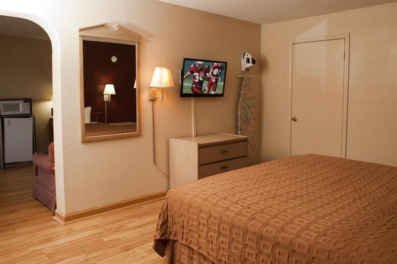 Red Roof Inn & Suites Jackson TN - photo 21