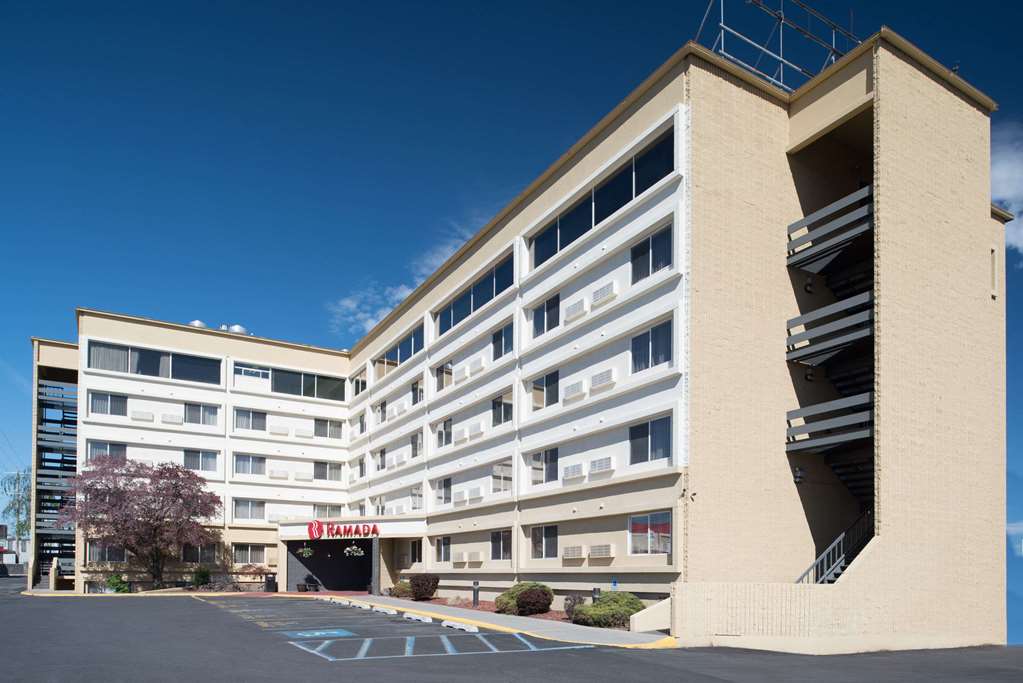 Ramada by Wyndham Downtown Spokane - photo 2