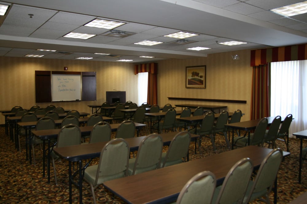Hampton Inn Adel - photo 30