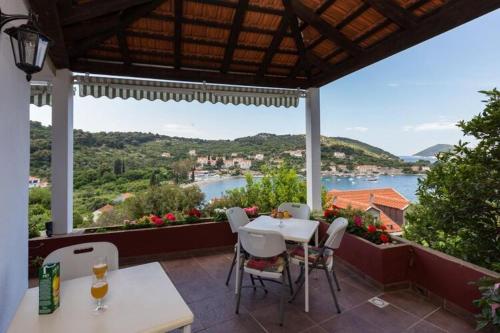 Apartments Miskovic Duplex One Bedroom Apartment with Balcony and Sea View West