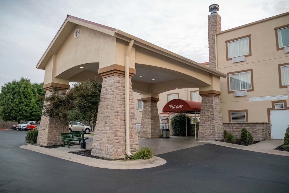 Baymont by Wyndham Springfield I 44 - photo 27