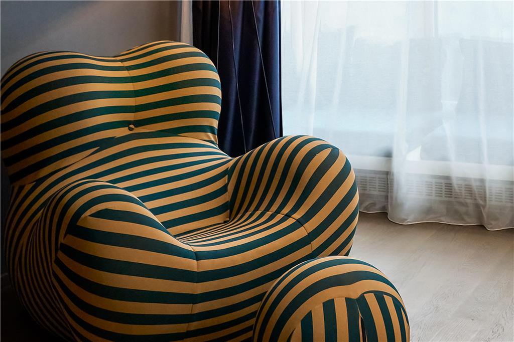 Inspired by the iconic energy of Studio 54 and the smooth legacy of jazz great Lionel Hampton — who once called this hotel home — Studio 45 is a 95qm sanctuary made for those who understand the difference between style and substance.