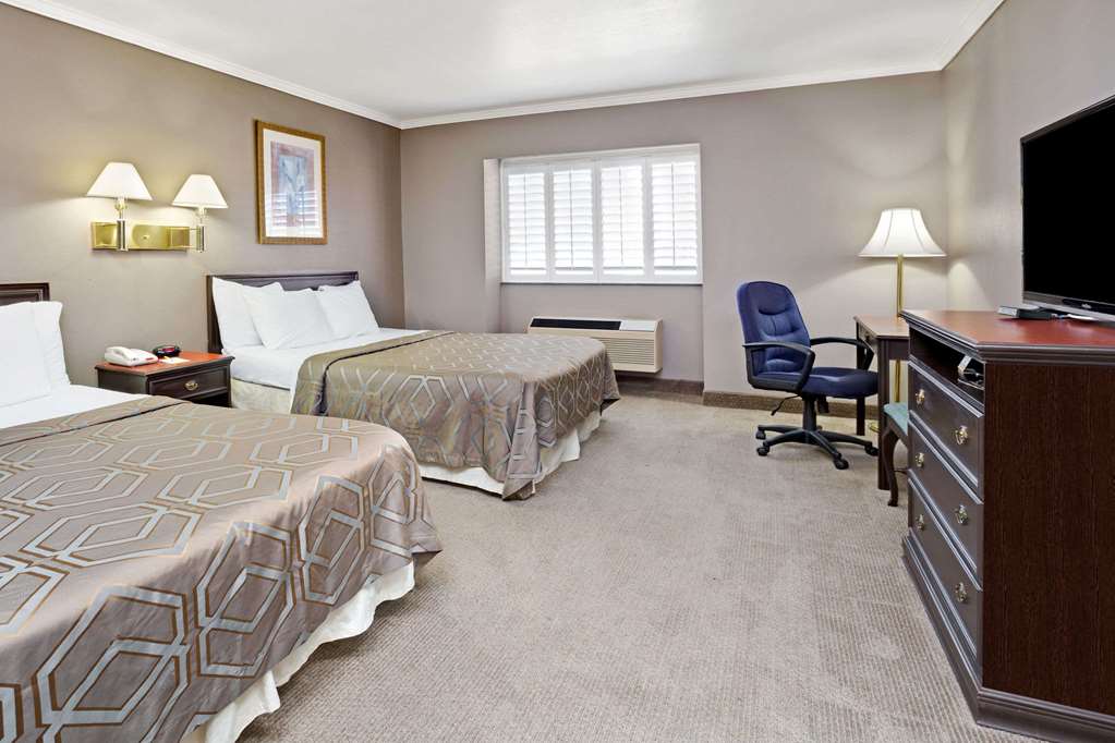 Days Inn by Wyndham West Covina - photo 10