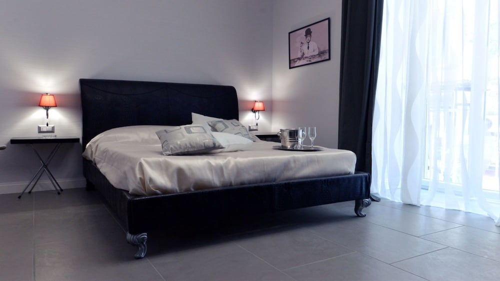 Chiaia Roof - carbon neutral hotel in Naples