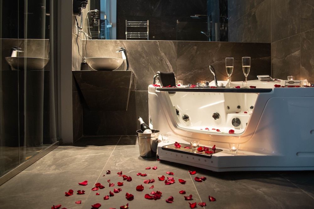 Leo Apartments Old Town — 4-Star Luxury Hotel in Krakow, Poland